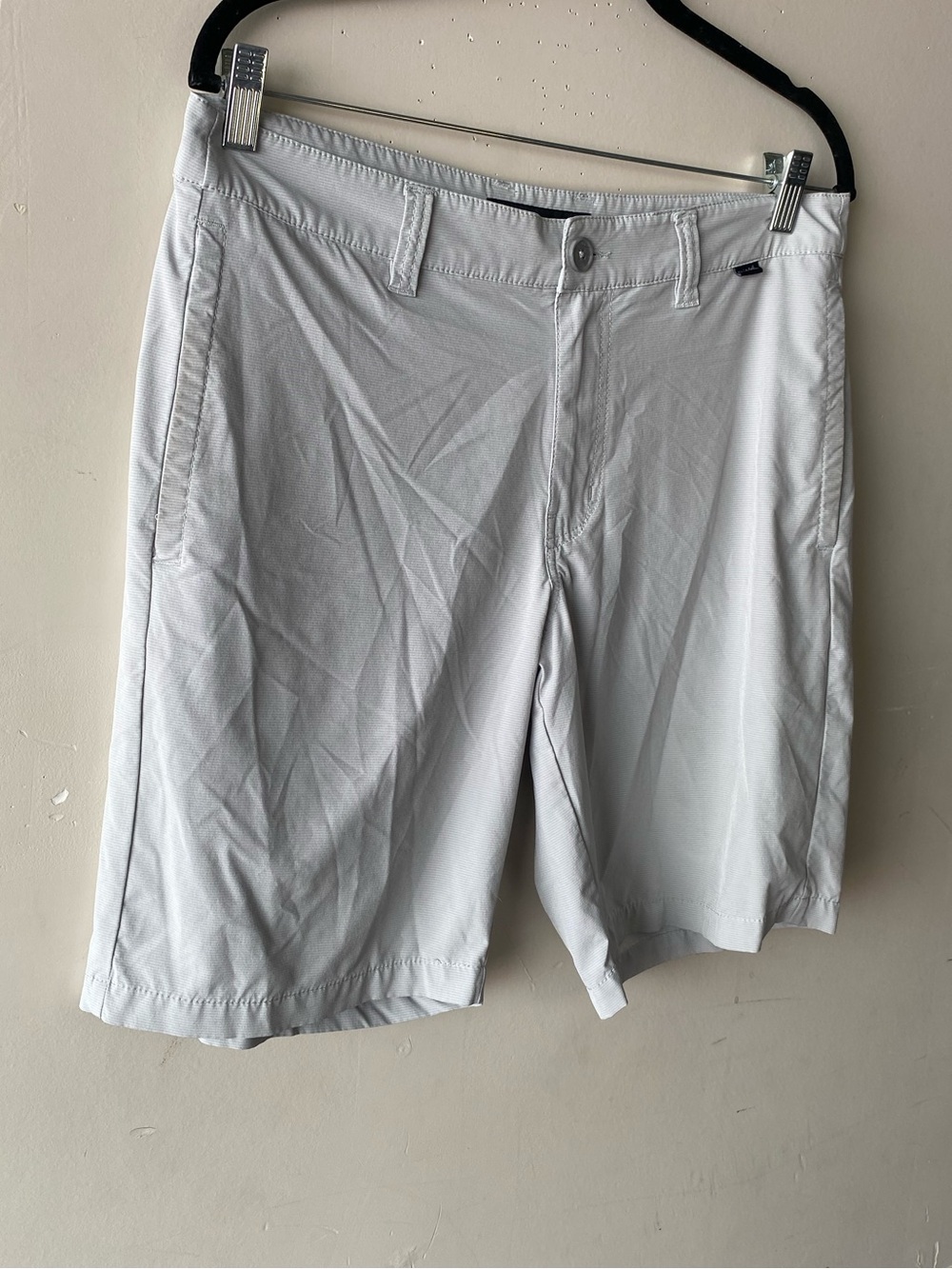 TravisMathew Light Grey Micro Stripe Performance Golf Shorts 32 Preppy - Picture 4 of 10